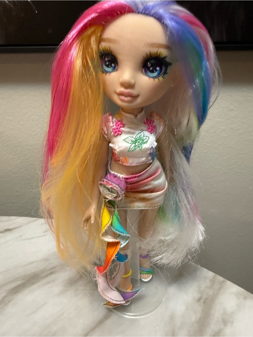 Rainbow High Hair Chalk & Style Amaya fashion doll multi-colored rainbow hair
